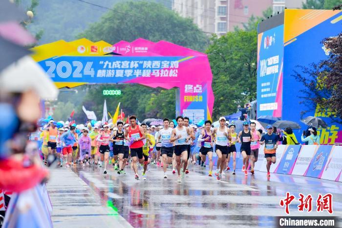 5000名跑者竞速千年古城 品隋唐意韵享文化之旅